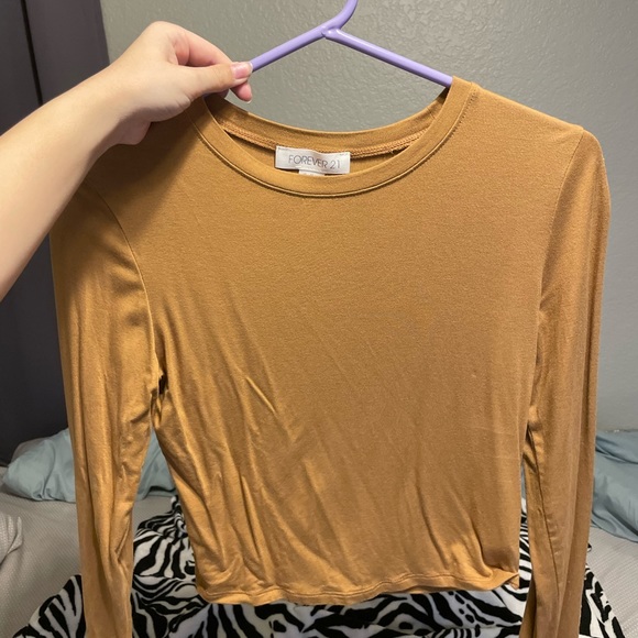 Top - Picture 2 of 3